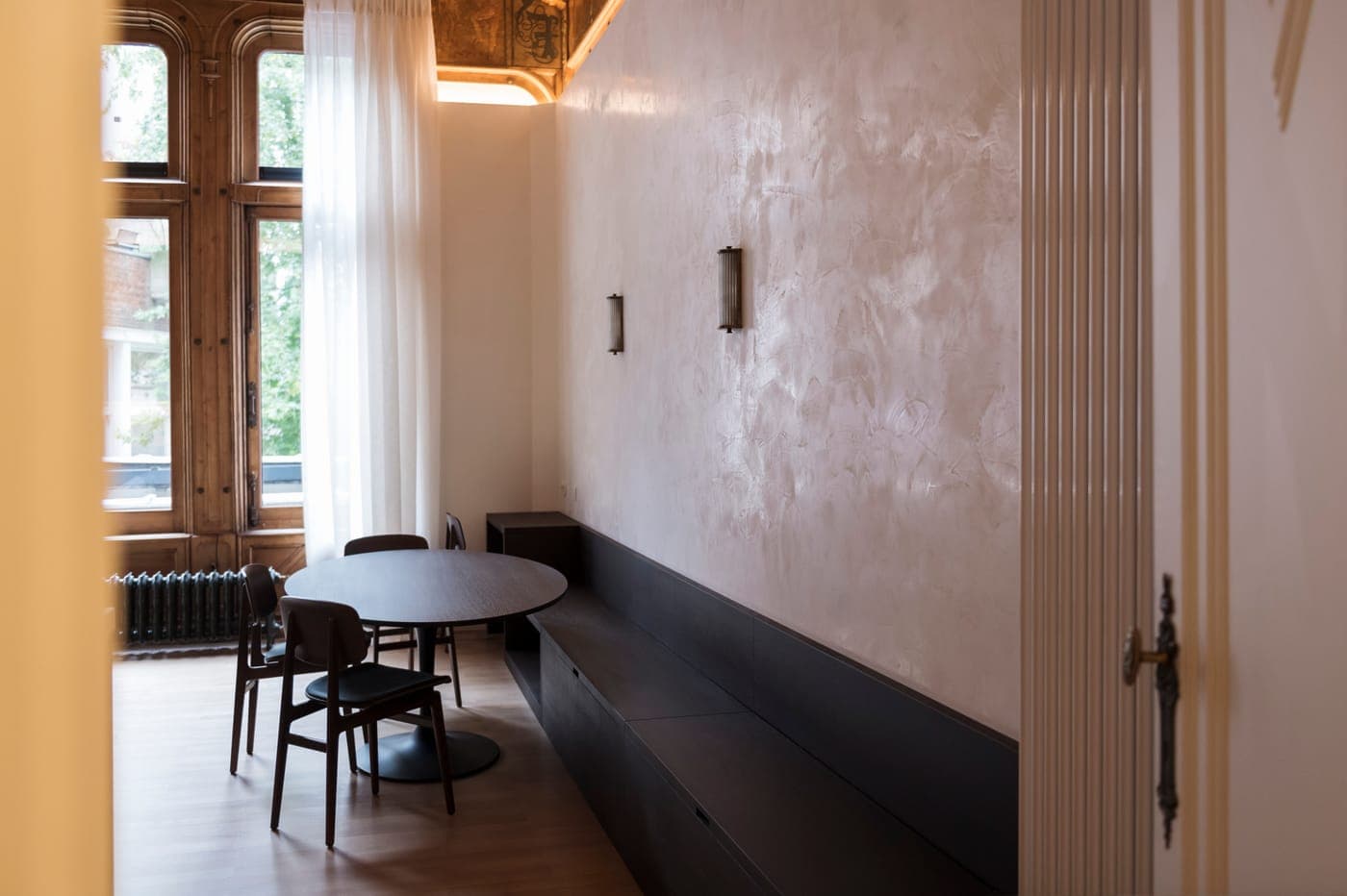 A space finished in LimeStucco by Stoopen & Meeûs.