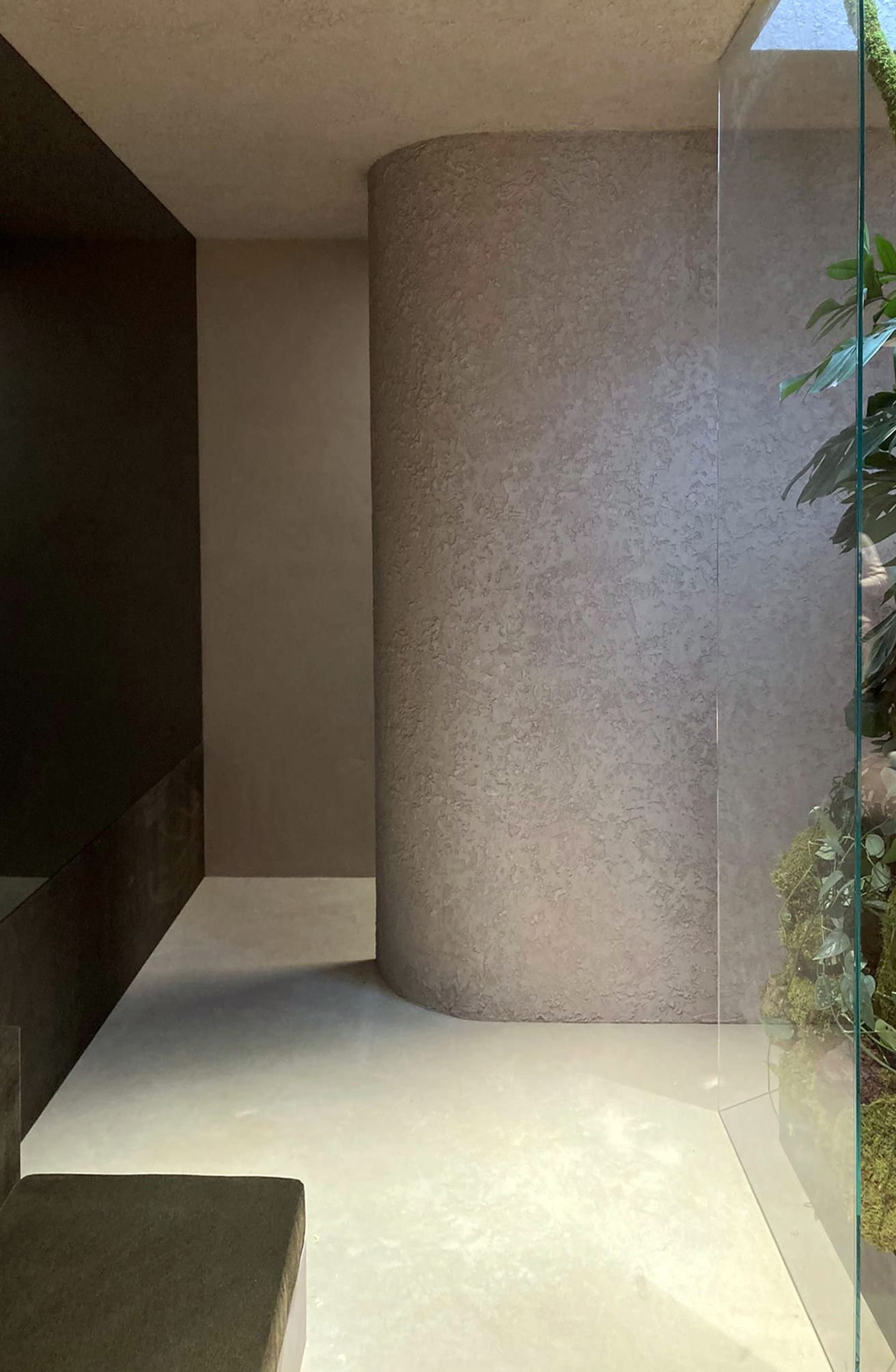 A space finished in Crustal by Stoopen & Meeûs.
