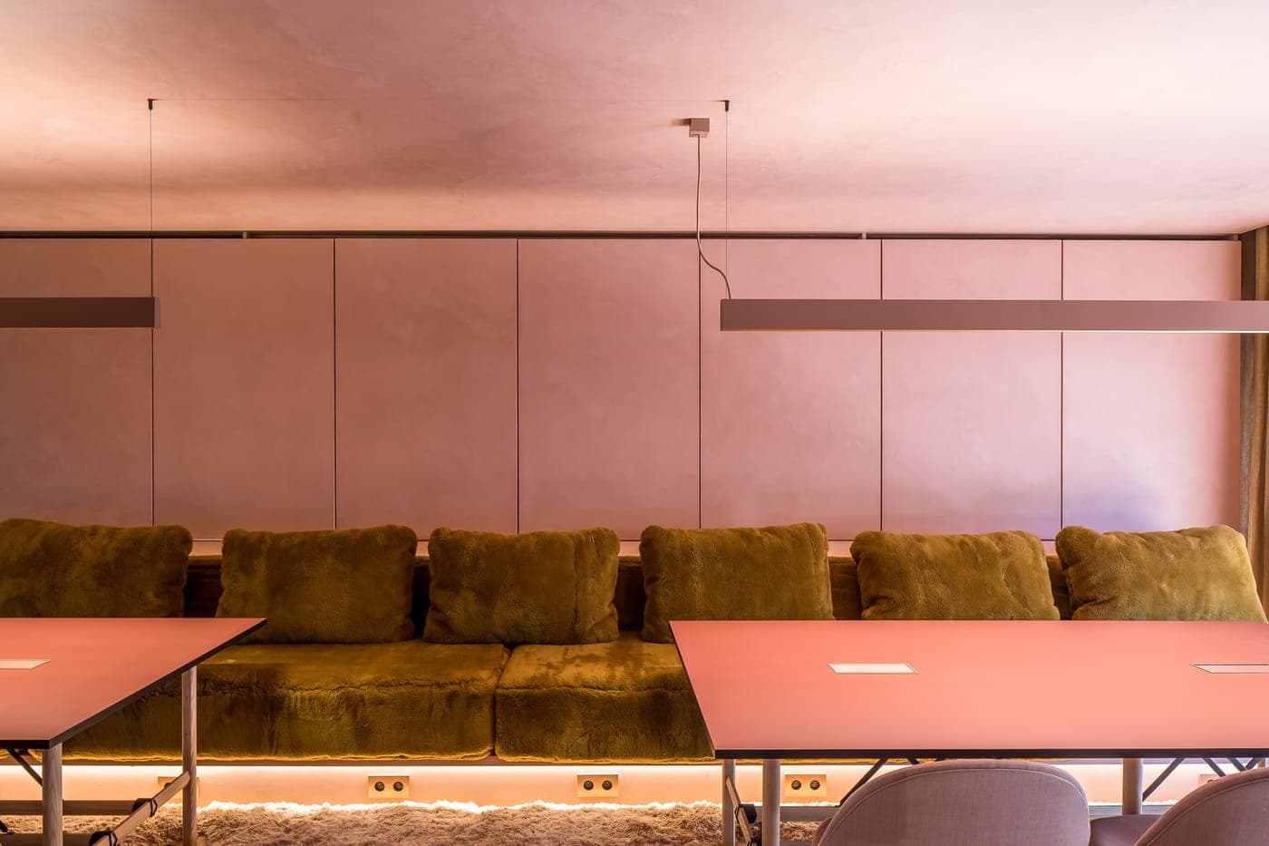 A seamless microcement floor and wall.