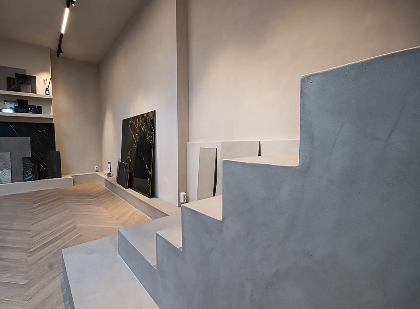 A seamless microcement floor and wall.